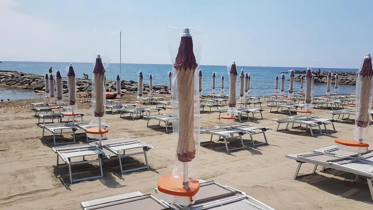 Vicino Al Mare In Centro Sulla Nuova Pista Ciclabile Apartment Imperia 0*,